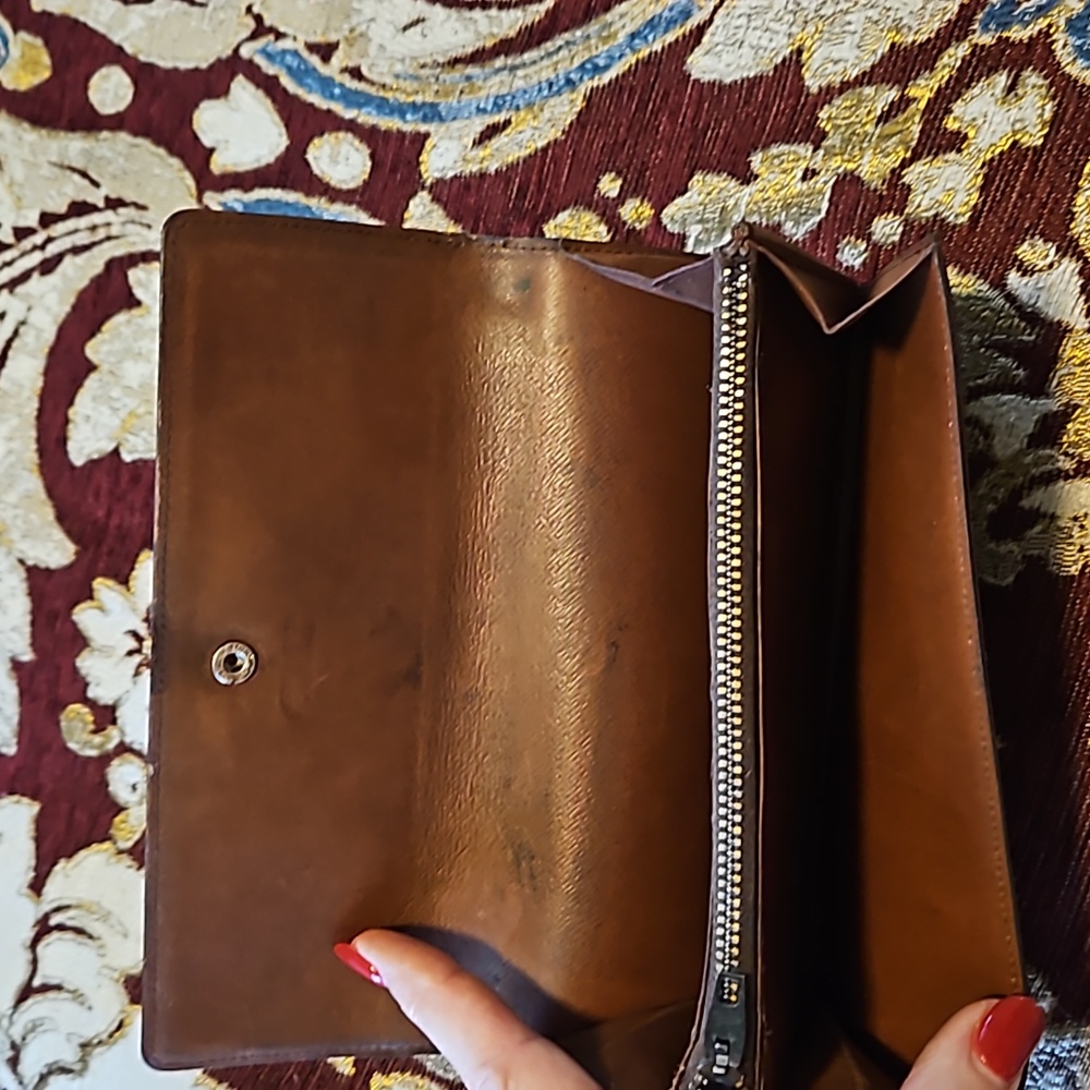 Louis Vuitton Sarah Wallet - Picture 8 of 12